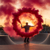 Fumigène à main rouge, activation à goupille, fumée dense pendant 60 secondes. Idéal pour mariages, événements sportifs et effets spéciaux.