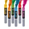 Six fumigènes à main de différentes couleurs (rouge, vert, bleu, blanc, orange et jaune) produisant une fumée dense pendant 90 secondes.