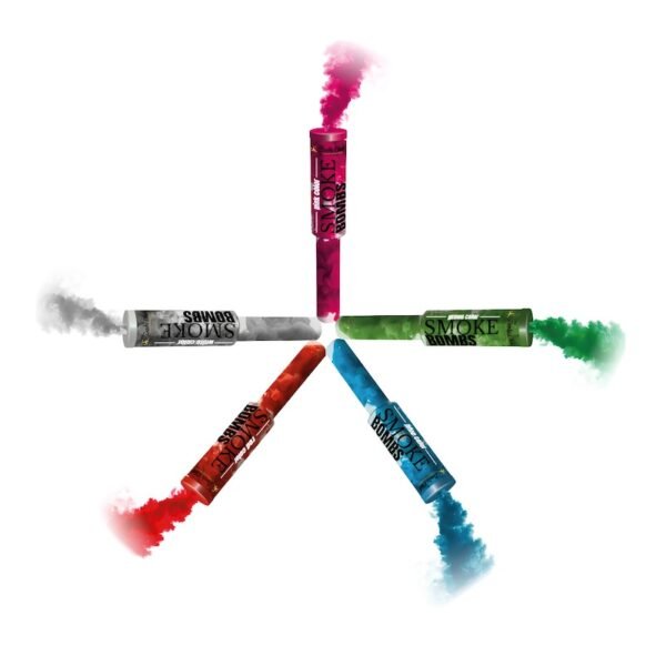 Cinq fumigènes de différentes couleurs émettant de la fumée dense.