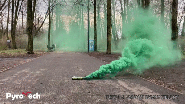Fumigène vert avec goupille allumée, dégageant une fumée dense et colorée, idéal pour les événements festifs et les activités en extérieur.