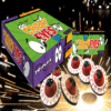 Coffret de trois toupies pyrotechniques Crazy Eyes - TXP794, produisant des étincelles colorées et des crépitements avant une explosion finale modérée.