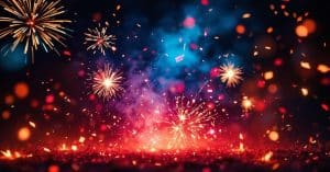 Torche pyrotechnique projetant des étincelles dorées lors d'un événement nocturne festif