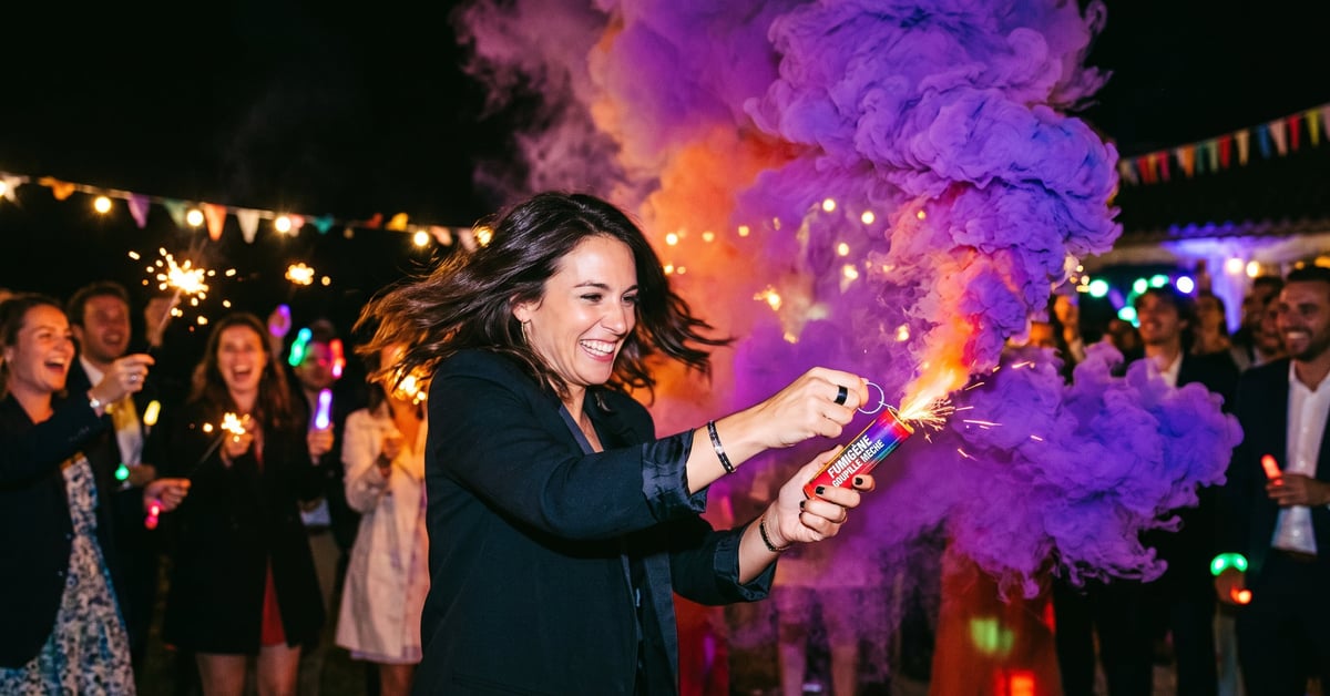 Comparaison fumigène à goupille et fumigène à mèche avec effets de fumée colorée